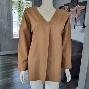 FRANCAISE - Inverted Pleat Front Hem Blouse